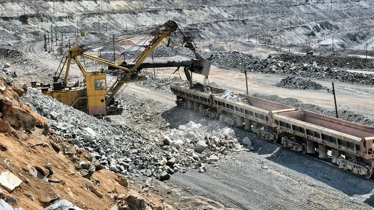 mining of feldspar